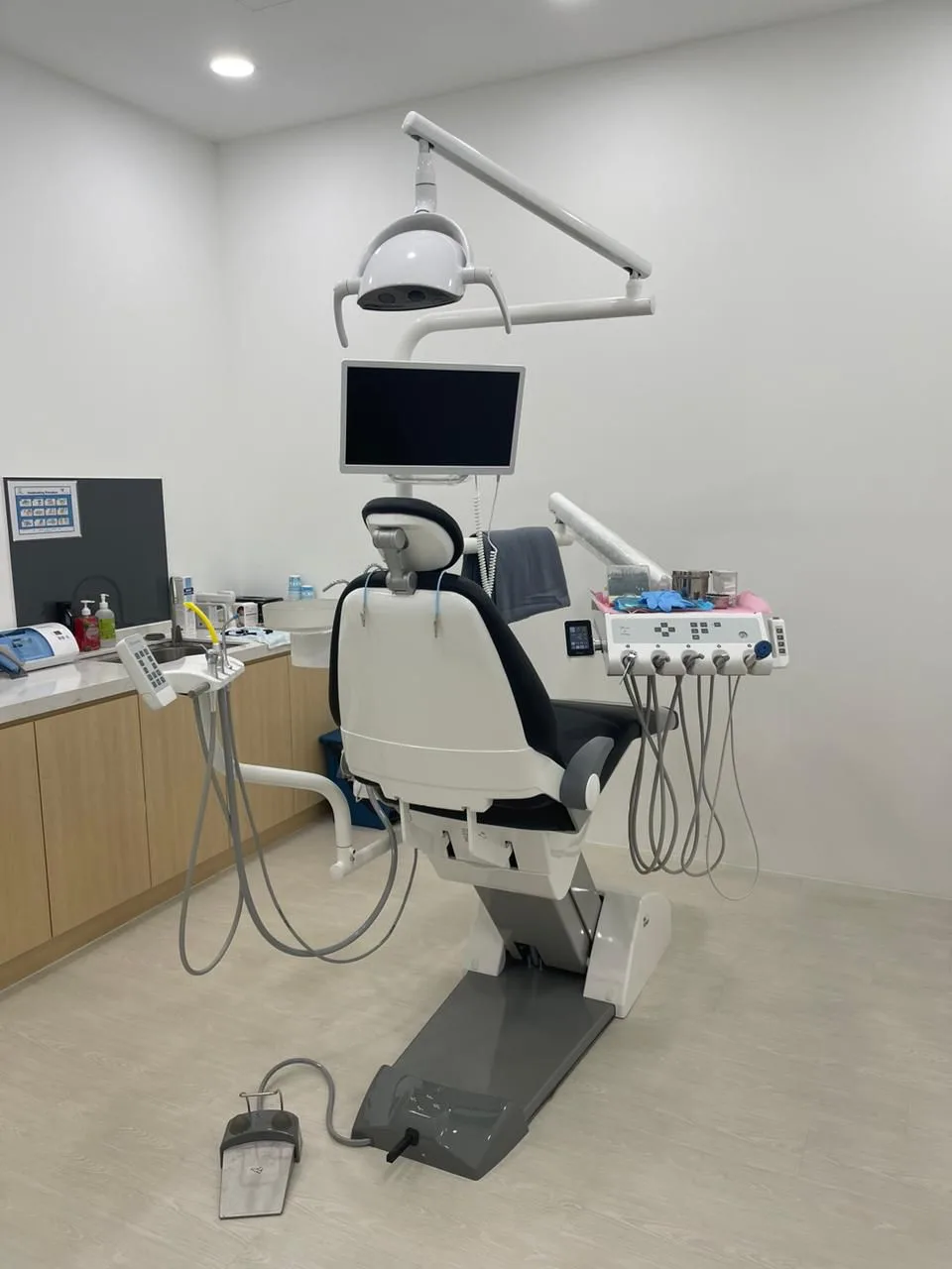 Ivory Dental Kepong treatment room